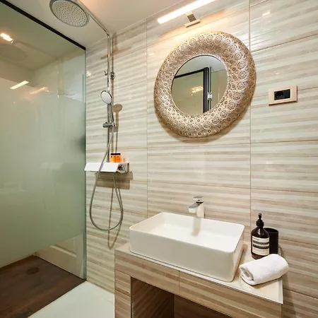 Ziggy Star In Diocletian Palace Гостьовий будинок Спліт