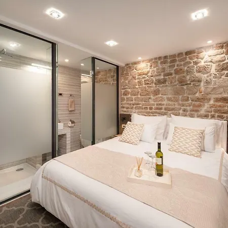 Ziggy Star In Diocletian Palace Gasthof Split