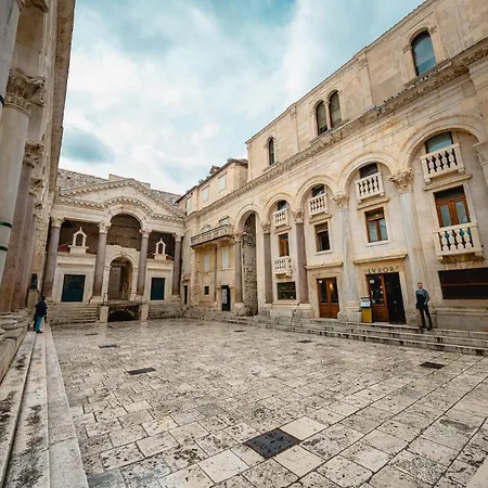 Gasthuis Ziggy Star In Diocletian Palace *